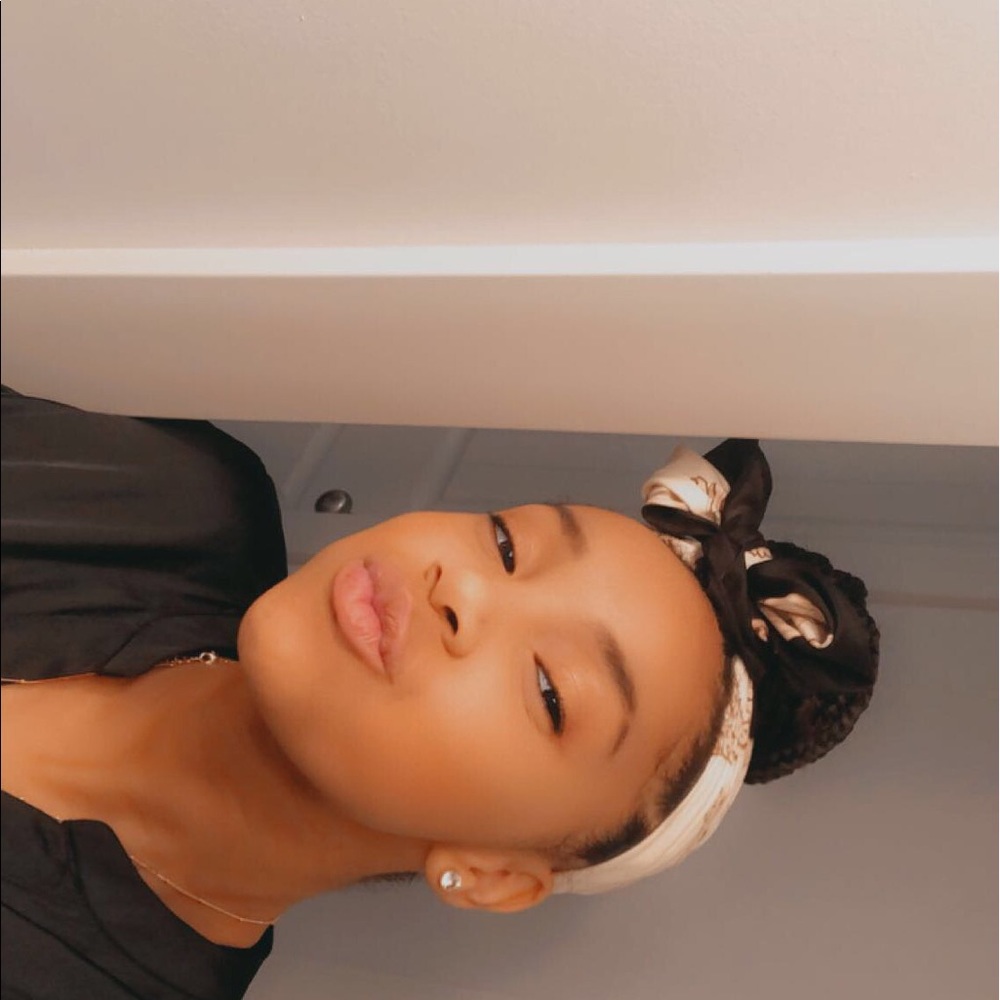 Meet your Posher, Amaya